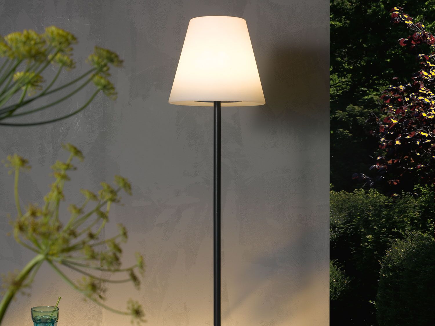 Lámpara LED de pie para exteriores base