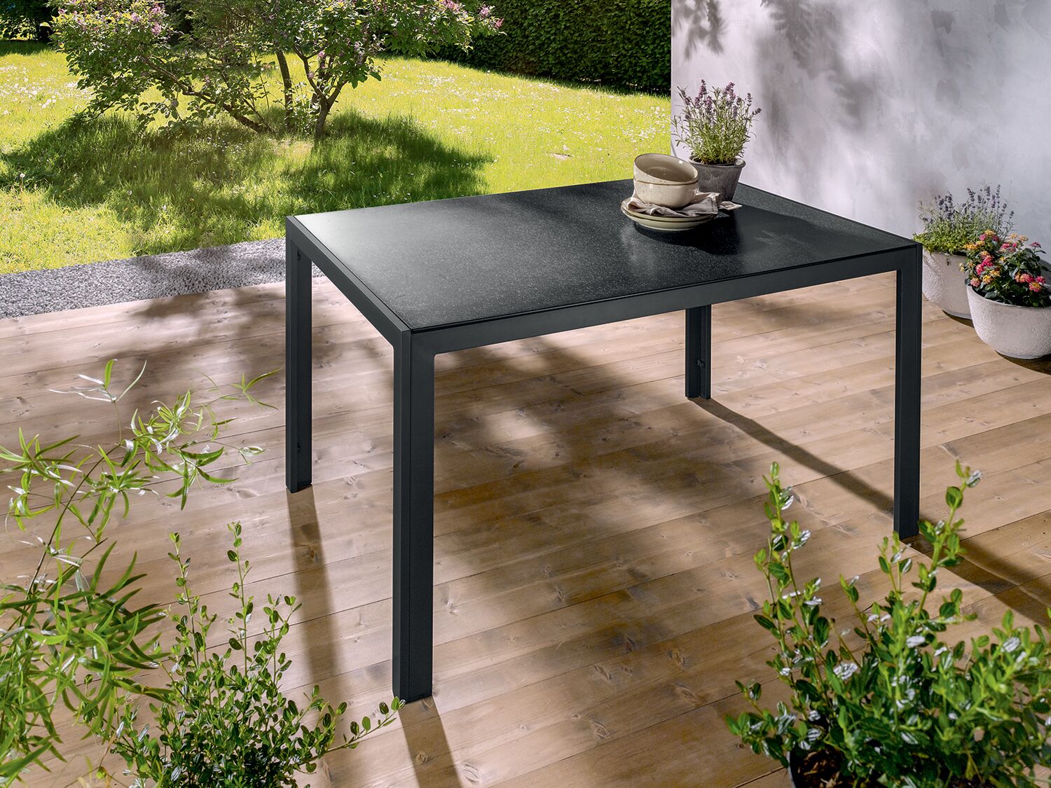 Mesa de aluminio negra para jardín
