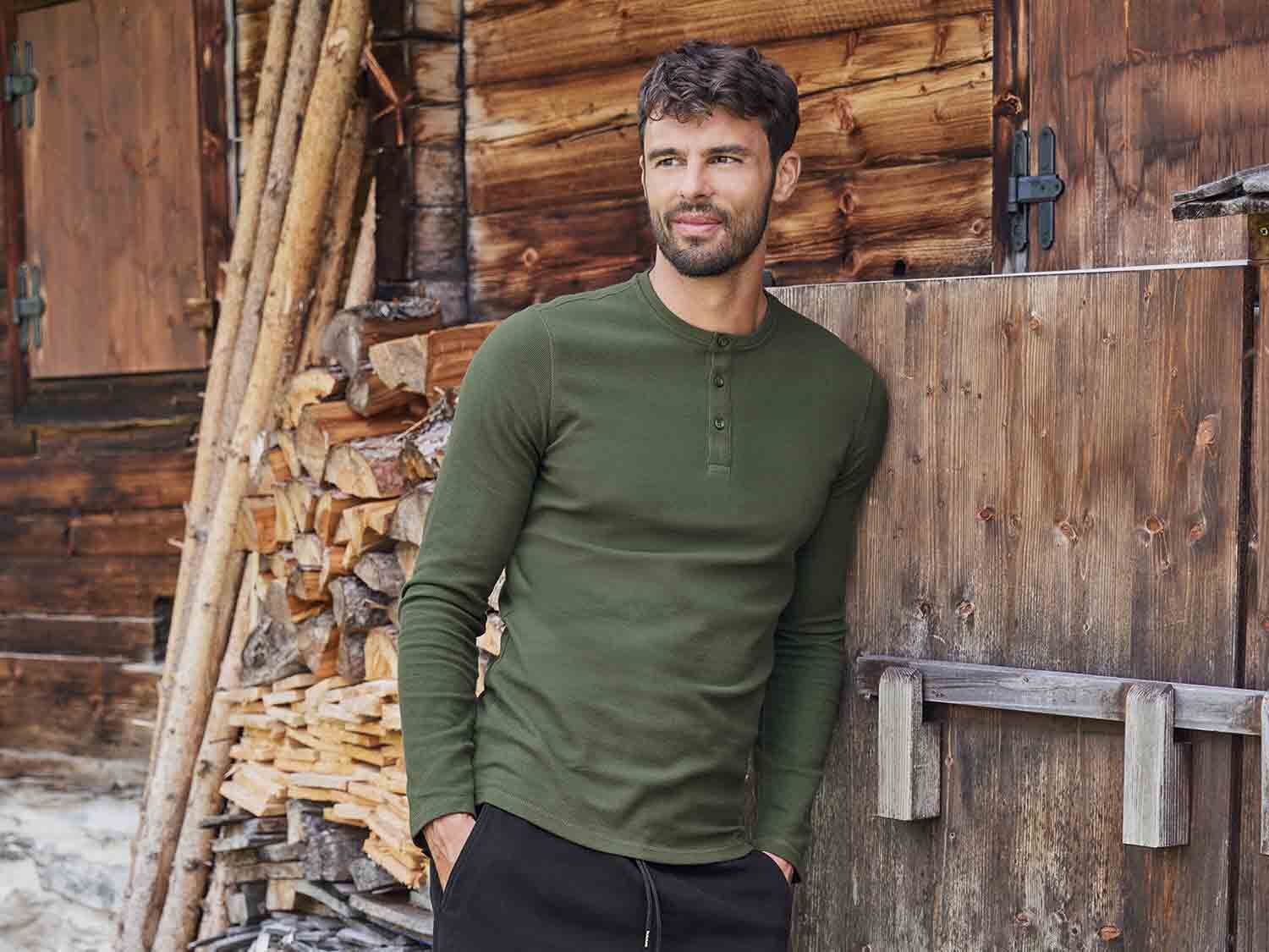 Camiseta verde de manga larga para hombre
